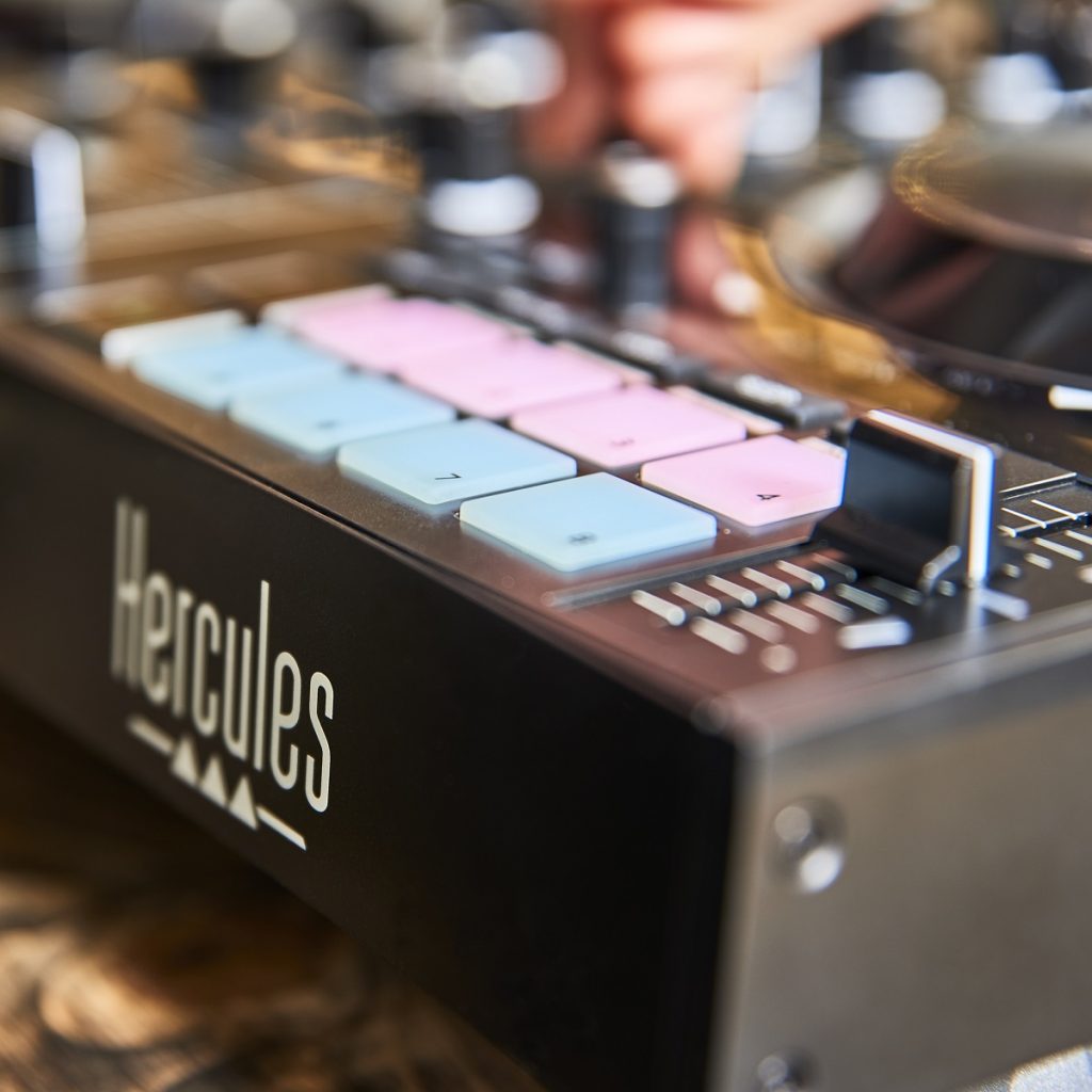 Controlador Hercules DJControl Inpulse 500 - Imagem 4